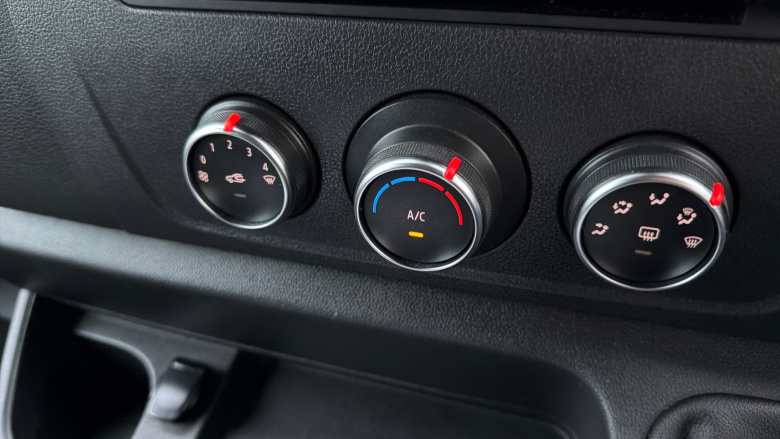 Renault Master Lwb Diesel Fwd LM35dCi 135 Business+ Medium Roof Van